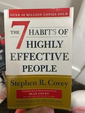 The 7 Habits of Highly Effective People by Stephen R. Covey - White & Gold Cover